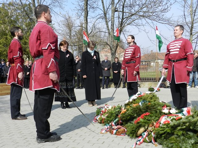 2017. március 15. 76